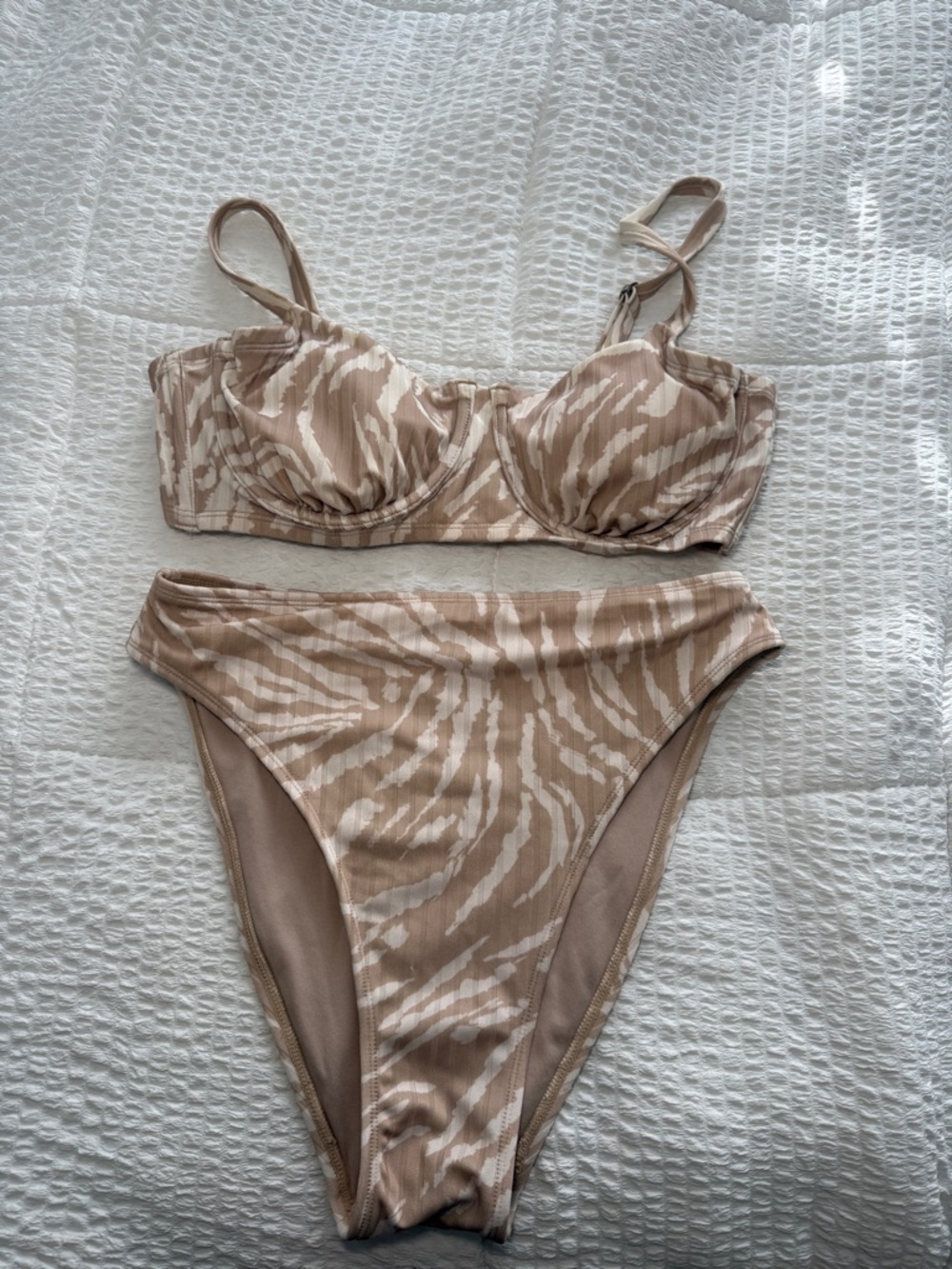 wild fable Beige & White Zebra-Print Underwire Bikini top size 16 bottom size M